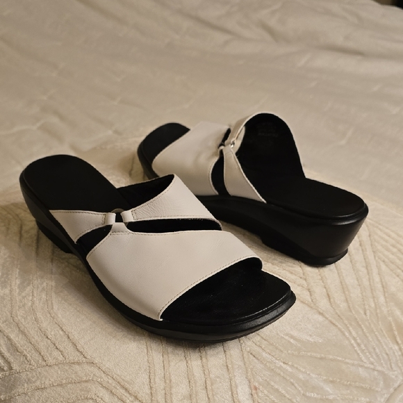 Clarks Black and White Mules - Picture 1 of 12